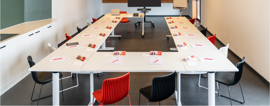 Salle de séminaire à Pontarlier, équipée pour des événements professionnels dans le Jura